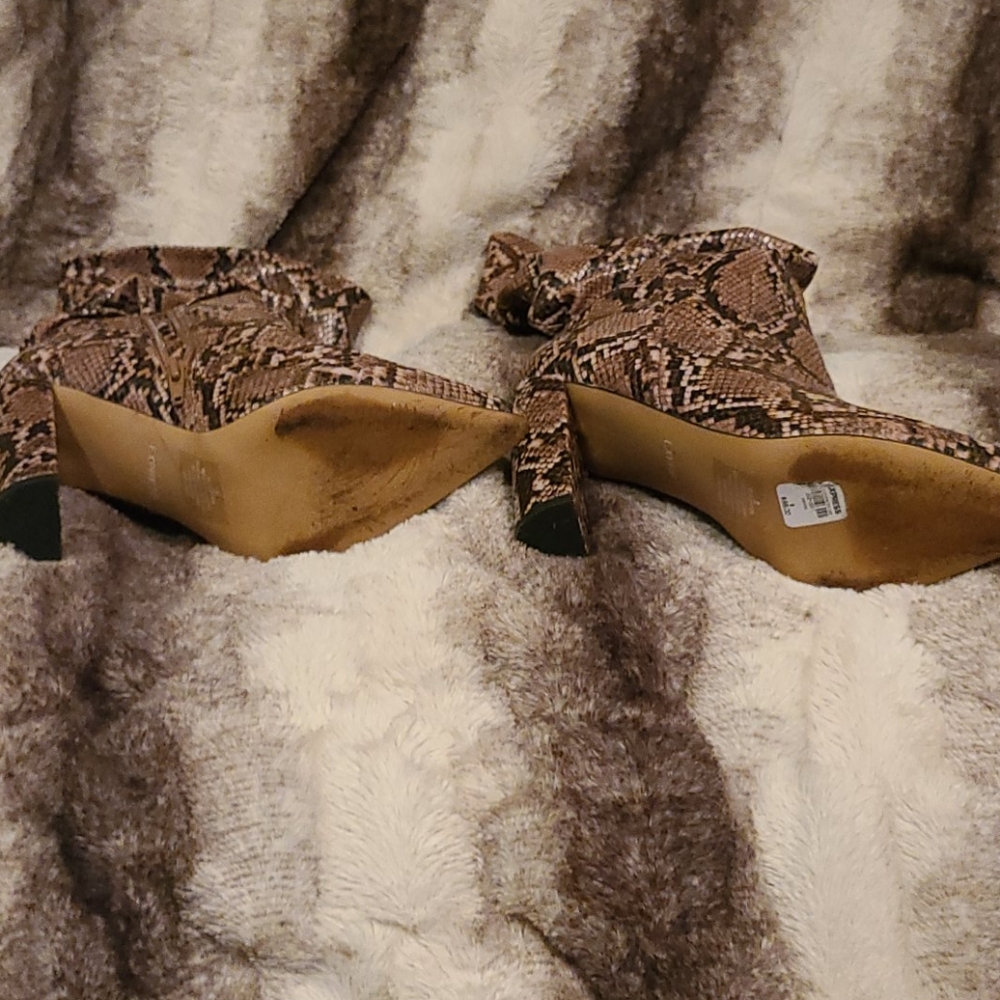Boots - Picture 4 of 6
